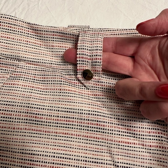 Loft shorts 4 inch inseam Size 14 - Dark Navy & Metallic Red threads. - Picture 5 of 13